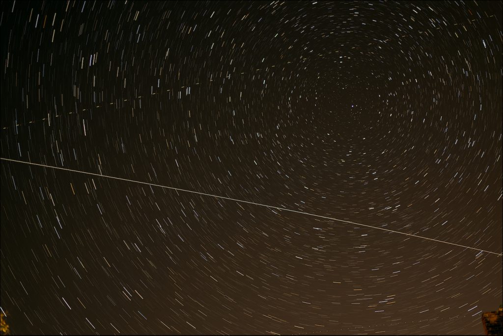 El paso de la Estación Espacial Internacional desde Ohio, EE. UU.