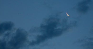 La Luna y Venus al amanecer en Arenys de Munt, Barcelona (España)