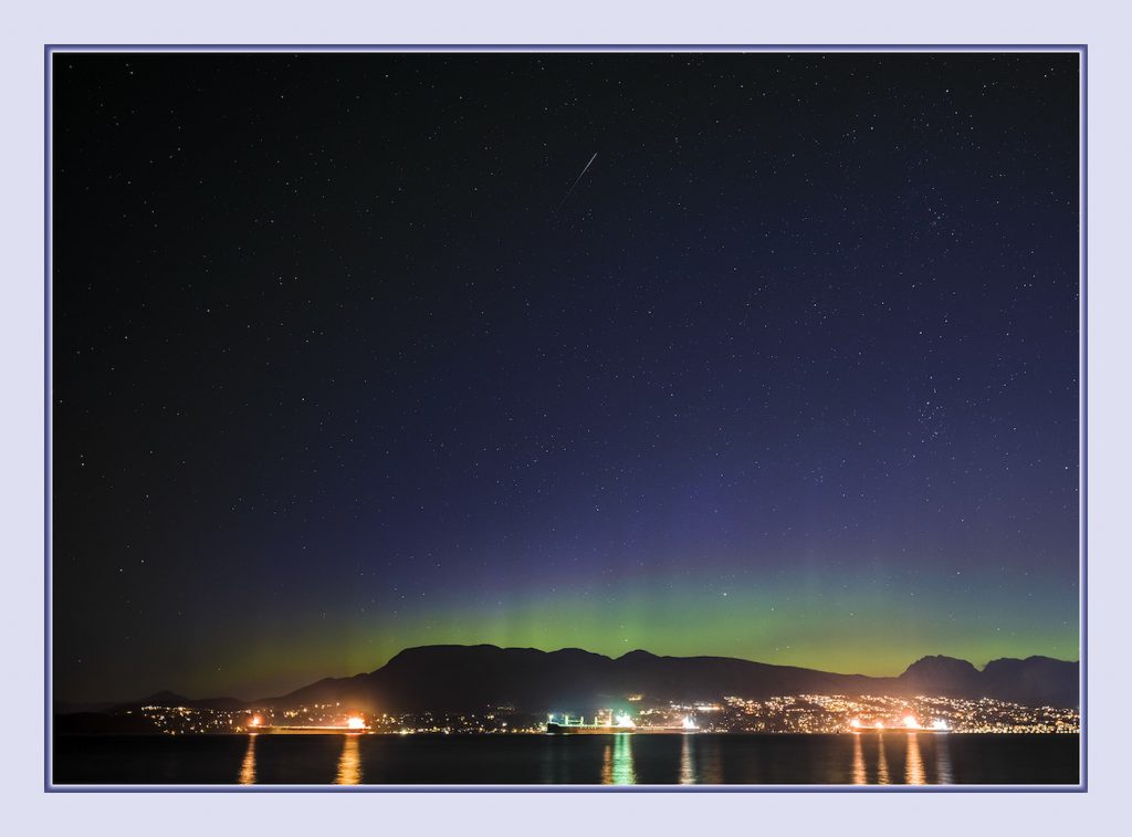 Auroras boreales y un meteoro desde la Columbia Británica, Canadá
