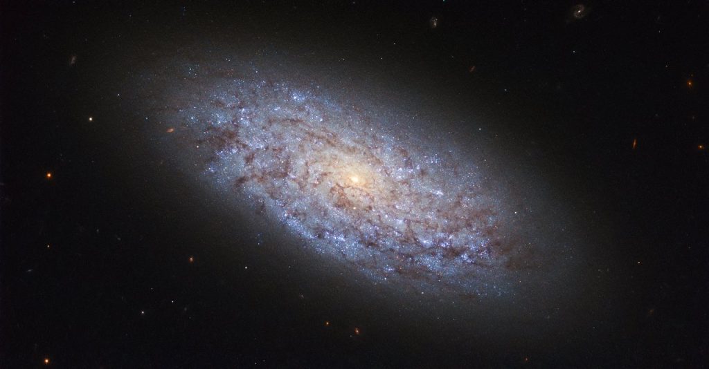 Una galaxia espiral enana en la constelación del Dragón