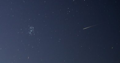 Las Pléyades y un meteoro desde Norfolk, Inglaterra