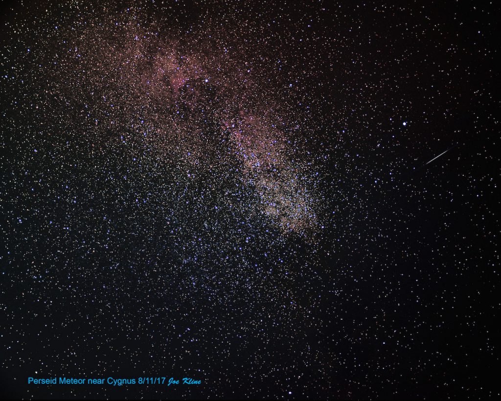 Una perseida y las constelaciones de Cygnus y Lyra