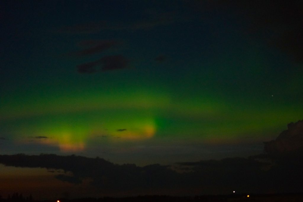 Imagen de auroras boreales desde Alberta, Canadá