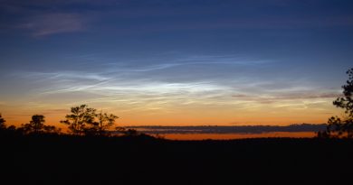 Fotografía de nubes noctilucentes desde Letonia