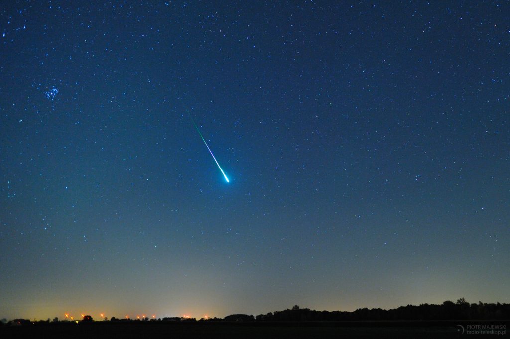 Una perseida y las Pléyades desde Grodztwo, Polonia