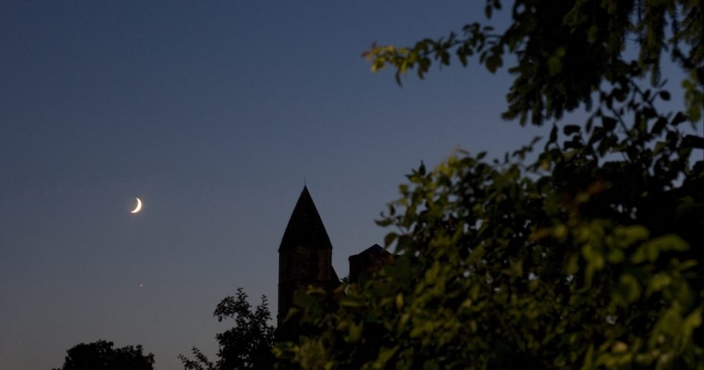La Luna y Júpiter desde Zsámbék, Hungría