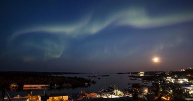 Auroras boreales y la Luna desde Canadá