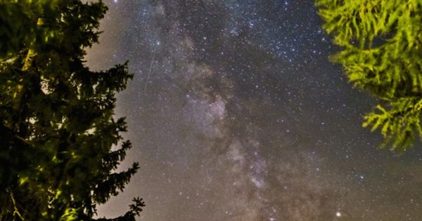 La Vía Láctea desde Štrbské Pleso, Eslovaquia