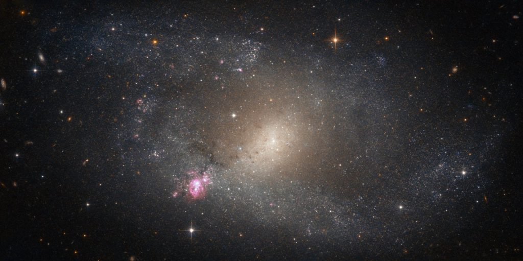 La solitaria región formadora de estrellas de la galaxia NGC 5398