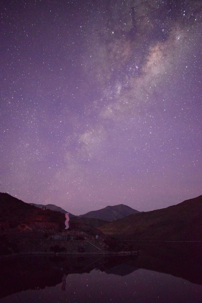 La Vía Láctea desde el embalse Santa Juana (Chile)