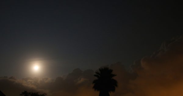 La salida de la Luna desde Arenys de Munt, Barcelona