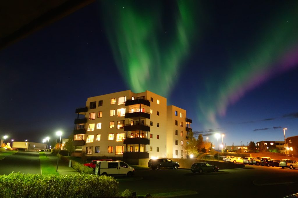 Auroras boreales desde Reikiavik, Islandia