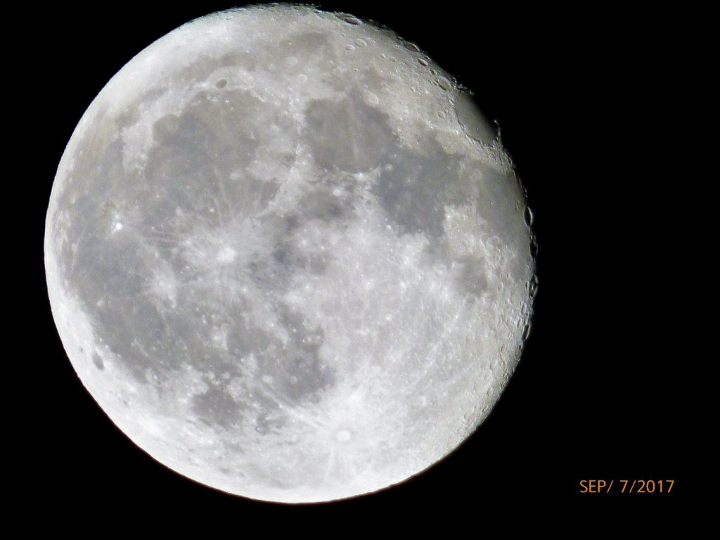 La Luna gibosa menguante desde Kentucky, Estados Unidos