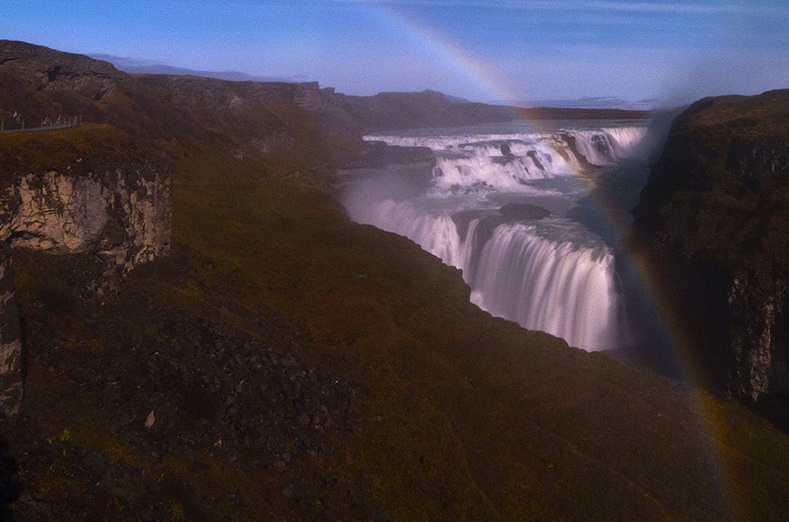 Arcoíris lunar desde Gullfoss, Islandia