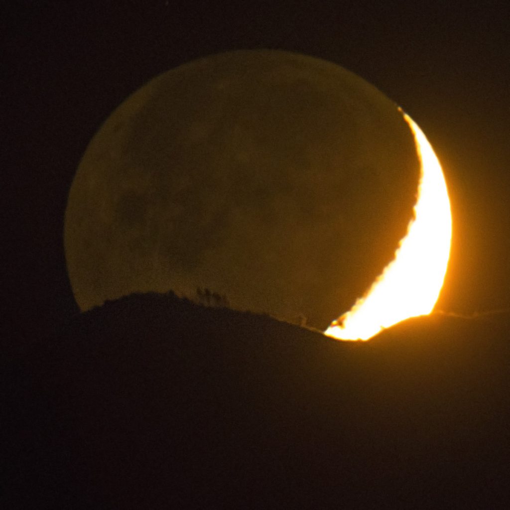 La puesta de la Luna desde Nuevo México, Estados Unidos