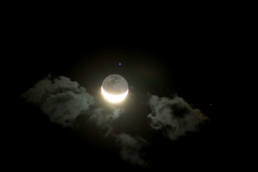 La Luna y la estrella Regulus desde Texas, Estados Unidos
