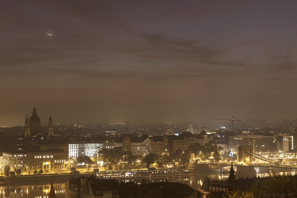 La Luna y Venus sobre Budapest, Hungría
