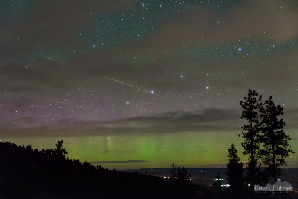 Auroras, un meteoro y la constelación de la Osa Mayor