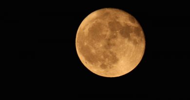 La Luna gibosa menguante desde Arenys de Munt, Barcelona