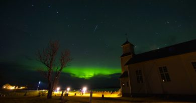 Auroras boreales, un meteoro y la constelación de la Osa Mayor