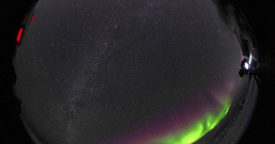 La Vía Láctea y auroras boreales desde Alaska