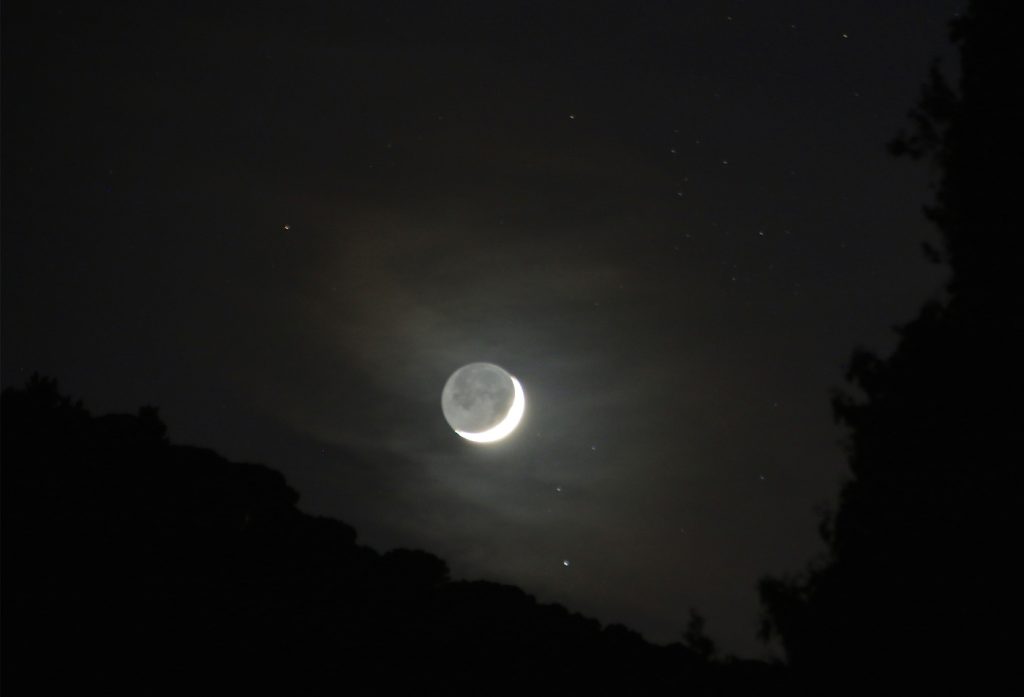 La Luna creciente desde Arenys de Munt, Barcelona