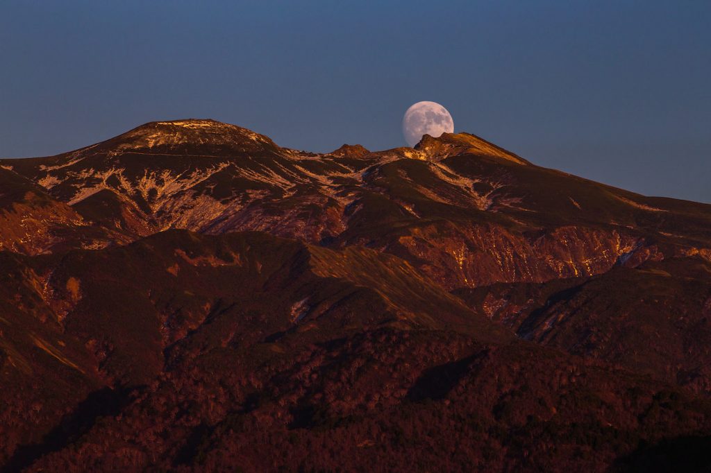 La salida de la Luna desde Ishikawa, Japón