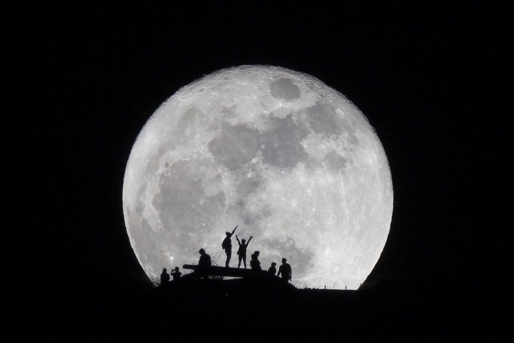 La salida de la Luna desde Hawái