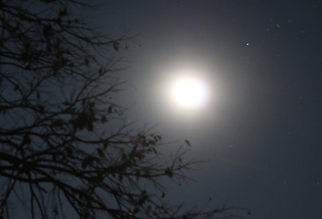 La Luna y Aldebarán desde Arenys de Munt, Barcelona