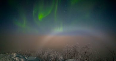 Auroras boreales y un arco de niebla desde el norte de Suecia