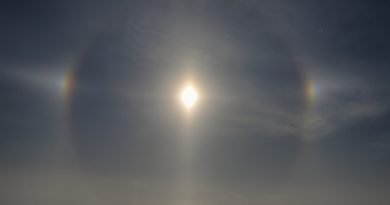 Halo lunar fotografiado en el sur de Manitoba, Canadá