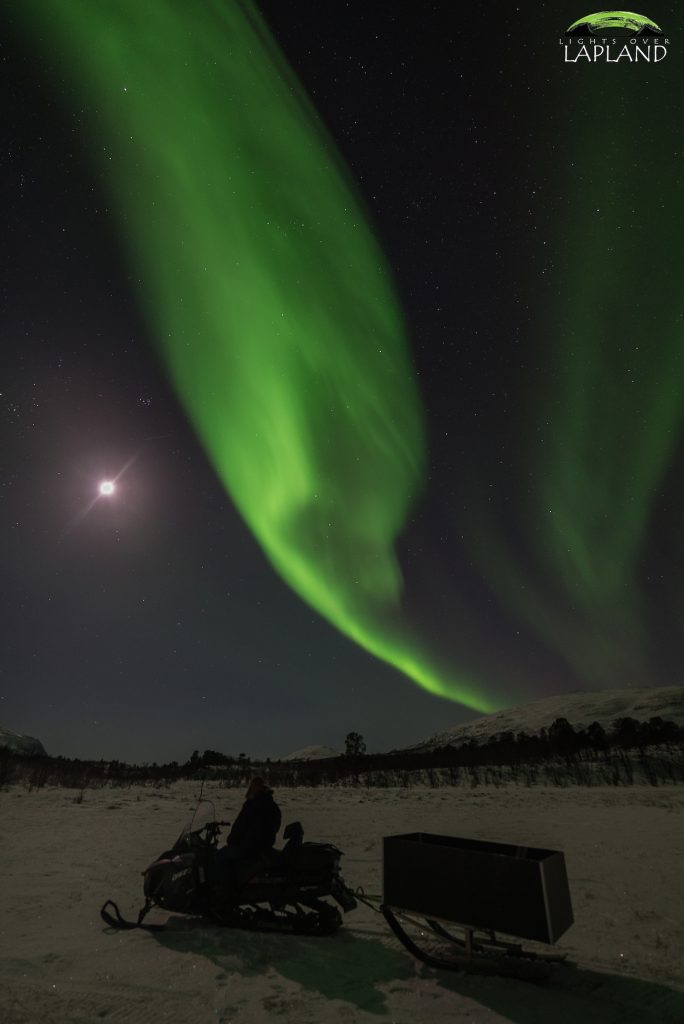 Auroras boreales y las Pléyades desde Abisko, Suecia