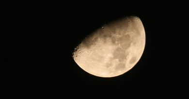 La Luna gibosa creciente desde Arenys de Munt, Barcelona