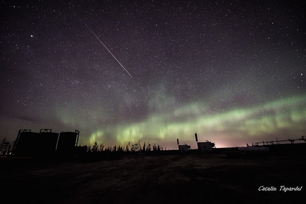 Fotografía de un meteoro captado en Alberta, Canadá