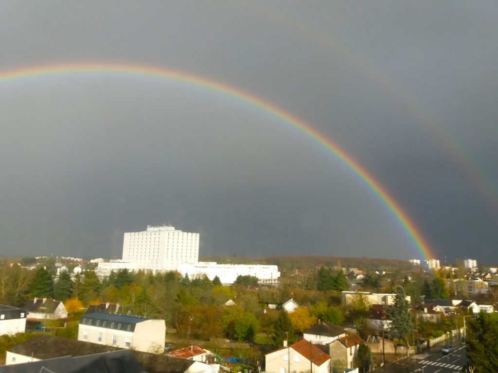 Imagen de un arcoíris tomada el 4 de marzo desde Francia
