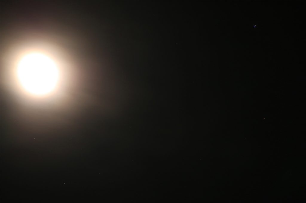 La Luna y la estrella Regulus desde Arenys de Munt, Barcelona
