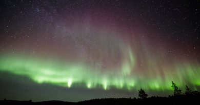 Auroras boreales y la Vía Láctea desde Finlandia