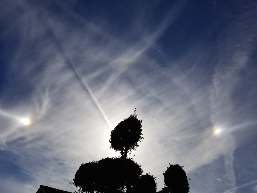 Dos parhelios fotografiados desde California, Estados Unidos