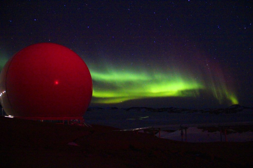 Foto de auroras australes tomada desde la Antártida (15 de abril)
