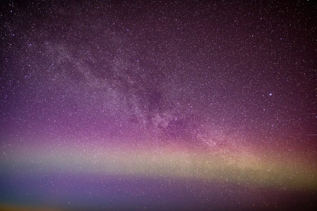 Auroras boreales y la Vía Láctea desde Fairbanks, Alaska