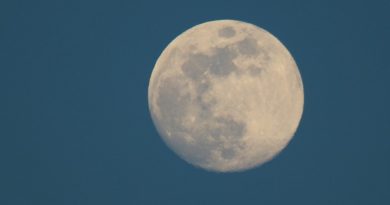 Fotografía de la Luna tomada desde Arenys de Munt, Barcelona