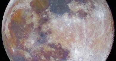 Imagen de la Luna llena tomada desde Karachi, Pakistán