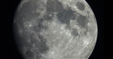 La Luna gibosa creciente captada desde Washington, EE. UU.