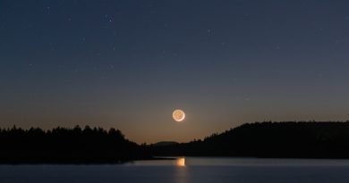 Foto de la Luna creciente tomada desde Arizona, Estados Unidos