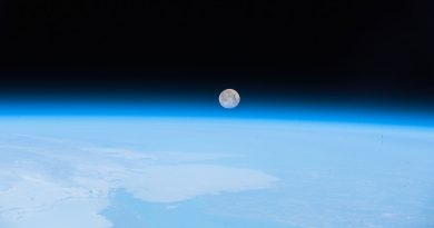 La puesta de la Luna captada desde la Estación Espacial Internacional