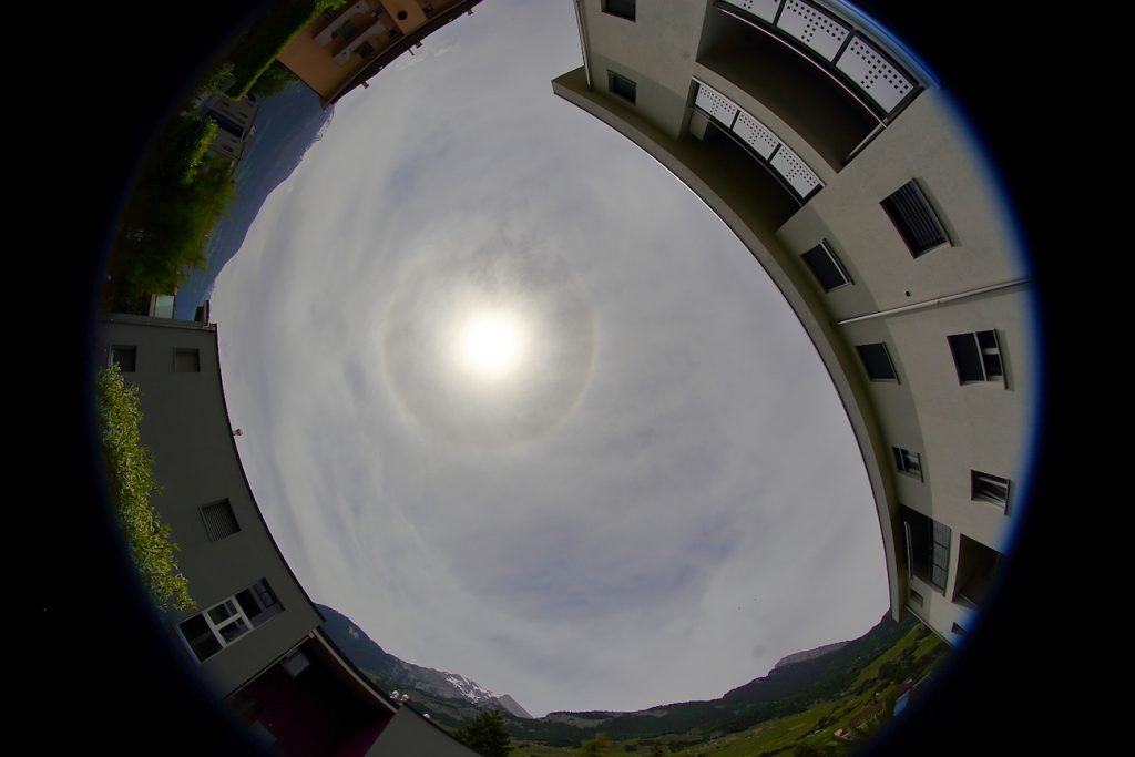 Halo solar fotografiado desde Vétroz, Suiza