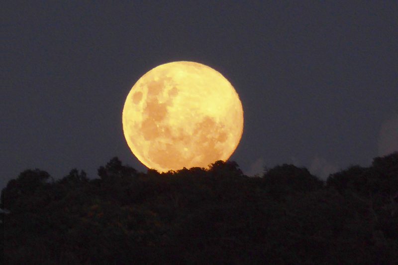 La salida de la Luna desde Mutare, Zimbabue