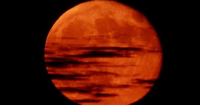 La Luna fotografiada desde Roses, Girona (España)