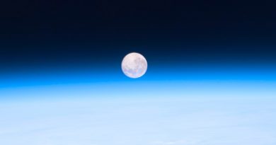 La puesta de la Luna fotografiada desde la ISS