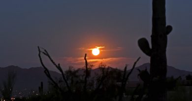 La puesta de la Luna desde Tucson, Arizona